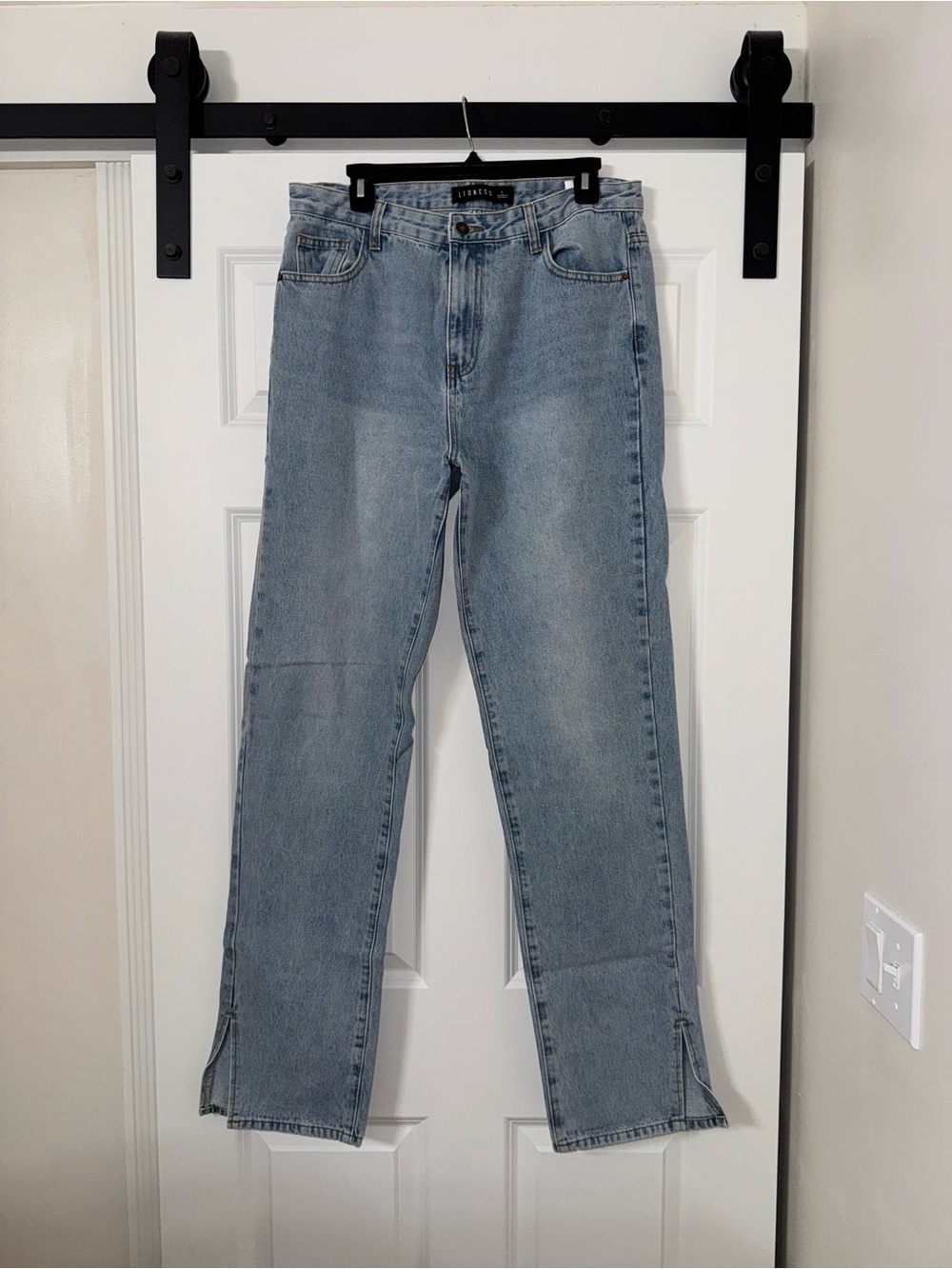 Princess Polly Alabama Lioness Light Wash Straight Leg Jeans Split Hem